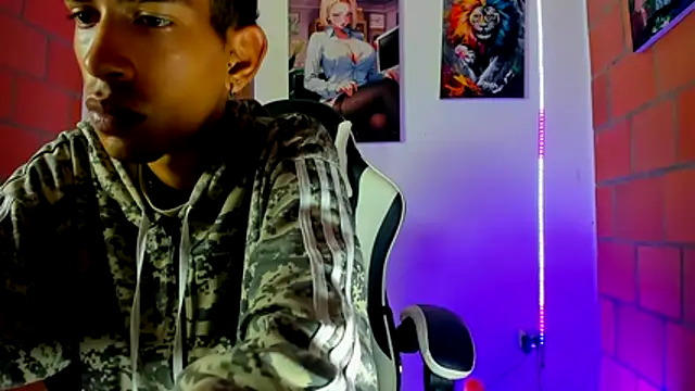 Snapshot of briamhoconor_xh chatting on March 2026 02:10:01 PM briamhoconor xh online show from March 2026 02:10:01 PM