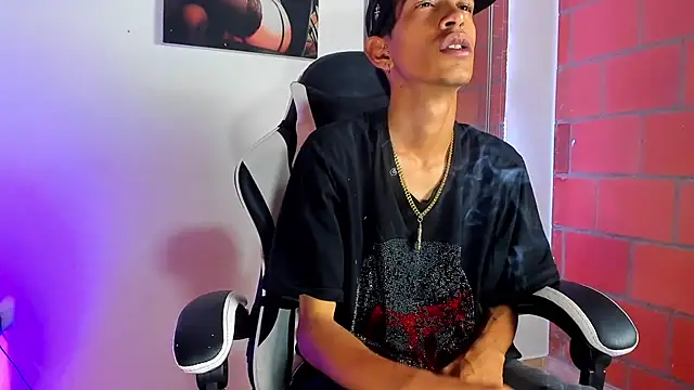 Snapshot of briamhoconor_xh chatting on March 2026 01:43:02 AM briamhoconor xh online show from March 2026 01:43:02 AM