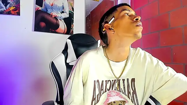 Snapshot of briamhoconor_xh chatting on March 2026 01:42:02 AM briamhoconor xh online show from March 2026 01:42:02 AM