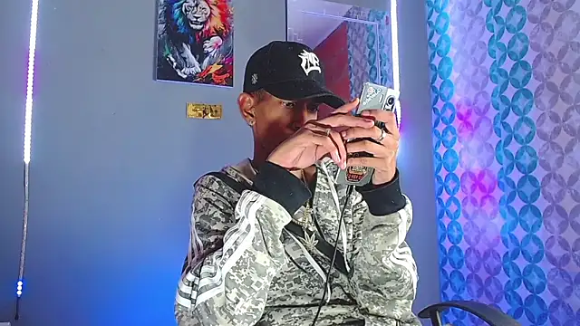 Snapshot of briamhoconor_xh chatting on April 2026 04:13:02 AM briamhoconor xh online show from April 2026 04:13:02 AM