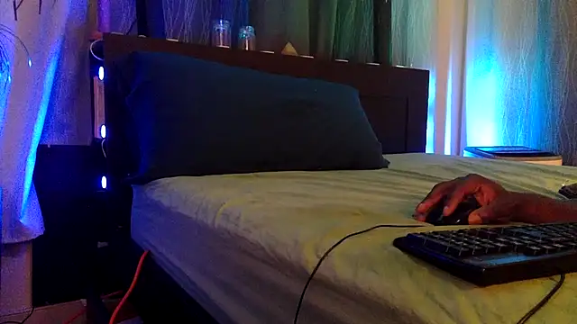 Snapshot of hgngoverlook chatting on November 2025 10:39:02 AM hgngoverlook online show from November 2025 10:39:02 AM