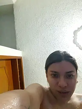 Snapshot of AmaiaSalvatore chatting on April 2026 11:24:02 PM AmaiaSalvatore online show from April 2026 11:24:02 PM