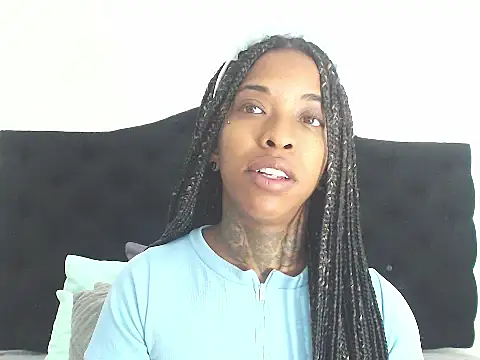 Snapshot of Pauline_Fox chatting on October 2025 01:47:02 AM Pauline Fox online show from October 2025 01:47:02 AM