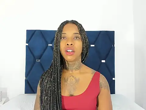 Snapshot of Pauline_Fox chatting on October 2025 01:47:01 AM Pauline Fox online show from October 2025 01:47:01 AM