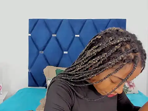 Snapshot of Pauline_Fox chatting on October 2025 12:10:02 AM Pauline Fox online show from October 2025 12:10:02 AM