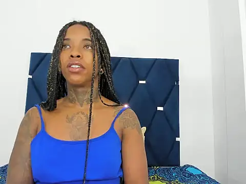 Snapshot of Pauline_Fox chatting on October 2025 12:11:01 AM Pauline Fox online show from October 2025 12:11:01 AM