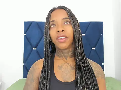 Snapshot of Pauline_Fox chatting on October 2025 01:52:02 AM Pauline Fox online show from October 2025 01:52:02 AM