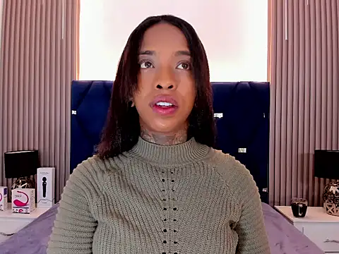 Snapshot of Pauline_Fox chatting on October 2025 12:47:01 AM Pauline Fox online show from October 2025 12:47:01 AM