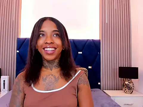 Snapshot of Pauline_Fox chatting on October 2025 02:26:01 AM Pauline Fox online show from October 2025 02:26:01 AM