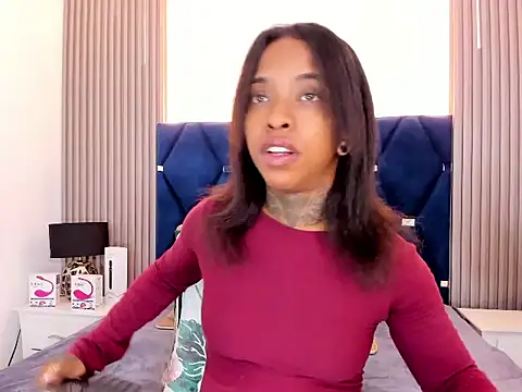 Snapshot of Pauline_Fox chatting on October 2025 12:55:02 AM Pauline Fox online show from October 2025 12:55:02 AM