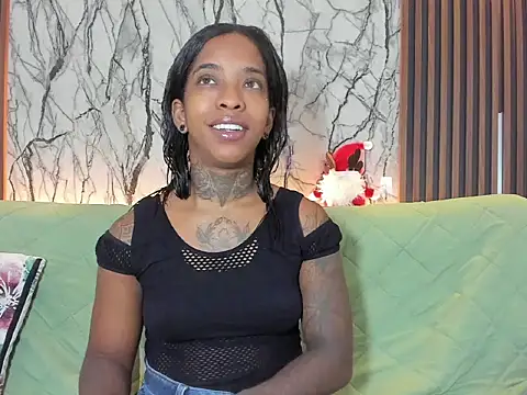 Snapshot of Pauline_Fox chatting on November 2025 02:11:02 AM Pauline Fox online show from November 2025 02:11:02 AM