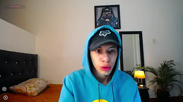 Snapshot of santiago_cutex chatting on September 2025 07:55:02 AM santiago cutex online show from September 2025 07:55:02 AM