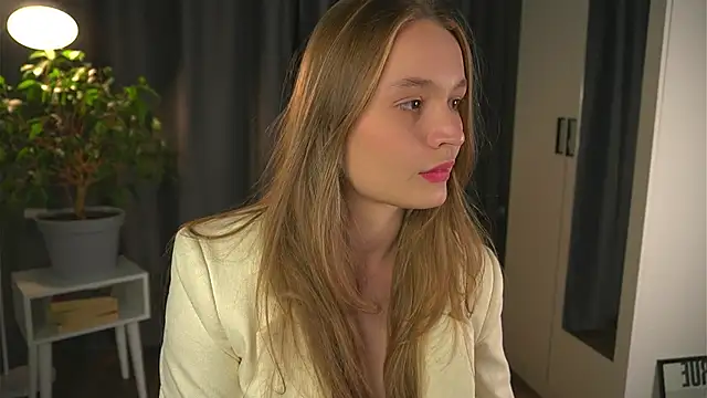 lisa schiele online show from October 2025 08:17:01 PM