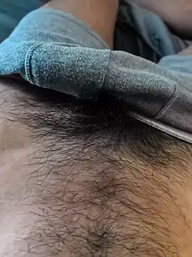 Yucsingl1 online show from April 2026 01:05:02 PM