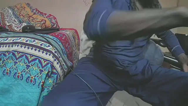 EYEzIAM online show from November 2025 03:49:02 AM