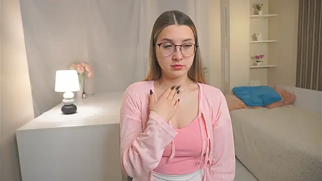 Snapshot of DarelleFaux chatting on November 2025 03:20:02 AM DarelleFaux online show from November 2025 03:20:02 AM