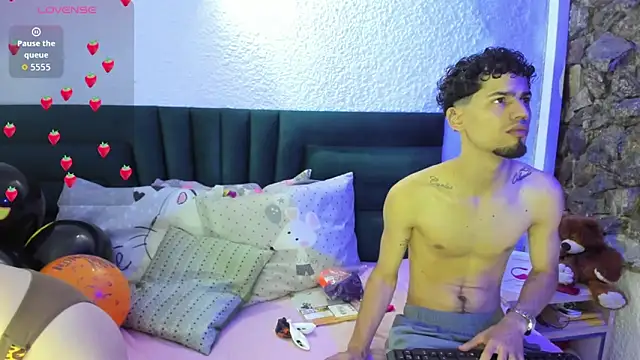 Snapshot of Chris_Angel_ chatting on October 2025 01:06:02 PM Chris Angel online show from October 2025 01:06:02 PM