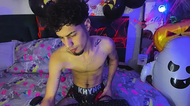 Snapshot of Chris_Angel_ chatting on November 2025 12:51:02 PM Chris Angel online show from November 2025 12:51:02 PM