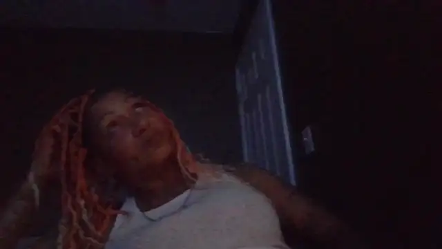 Snapshot of Flossee chatting on September 2025 09:32:01 AM Flossee online show from September 2025 09:32:01 AM