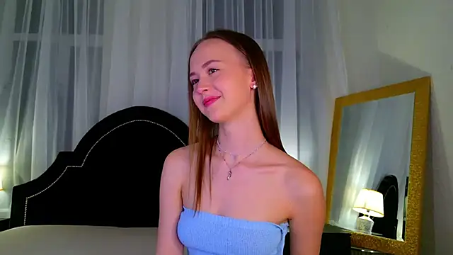 Snapshot of CarolinePorton chatting on October 2025 03:23:02 PM CarolinePorton online show from October 2025 03:23:02 PM