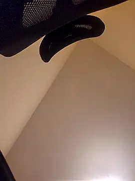 Nesch82 online show from March 2026 04:18:01 AM