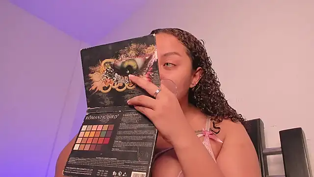 Nicoll 31 online show from September 2025 11:19:01 PM