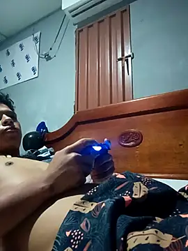 Snapshot of Batm01 chatting on April 2026 11:06:01 PM Batm01 online show from April 2026 11:06:01 PM