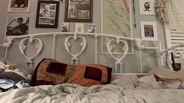 Snapshot of urbbydollxx chatting on December 2025 01:02:02 AM urbbydollxx online show from December 2025 01:02:02 AM