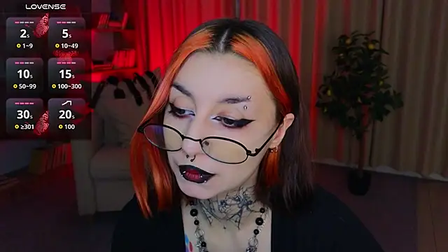 Snapshot of Mistress__Marcelline chatting on June 2026 01:41:02 AM Mistress Marcelline online show from June 2026 01:41:02 AM