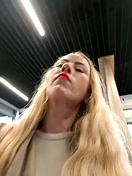 Snapshot of DeeA_Blondy chatting on September 2025 04:14:02 AM DeeA Blondy online show from September 2025 04:14:02 AM