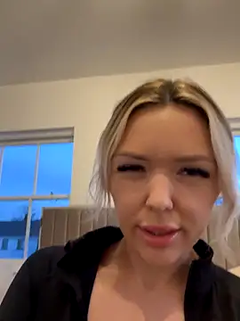 lolableux online show from December 2025 04:13:01 PM