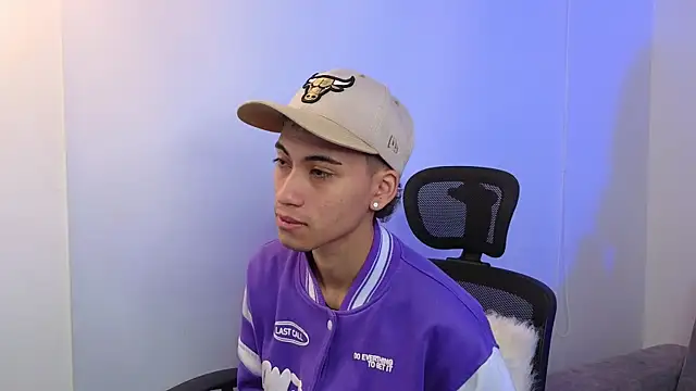 yulian vasquez online show from October 2025 12:25:02 PM