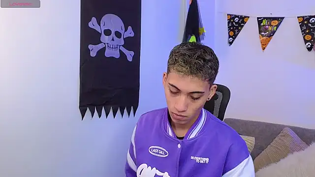 yulian vasquez online show from October 2025 12:16:01 PM