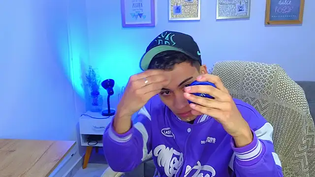 yulian vasquez online show from December 2025 12:21:02 PM