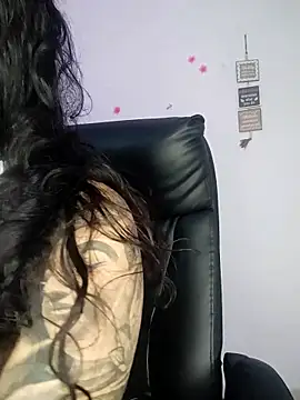 Snapshot of Valenn_fernandez chatting on June 2026 11:11:02 PM Valenn fernandez online show from June 2026 11:11:02 PM