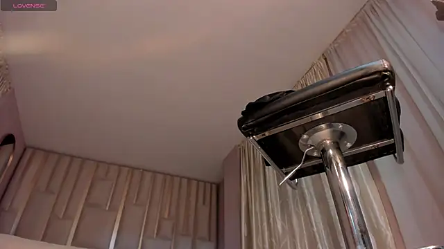 EsmeraldaGrace1 online show from December 2025 03:25:01 AM