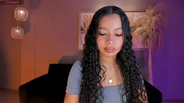 Snapshot of SophieHouston_ chatting on November 2025 03:53:02 AM SophieHouston online show from November 2025 03:53:02 AM