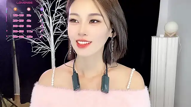 xiaoyue8888 online show from October 2025 01:35:01 AM