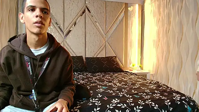 Snapshot of Hotcouple_222 chatting on September 2025 07:20:02 AM Hotcouple 222 online show from September 2025 07:20:02 AM