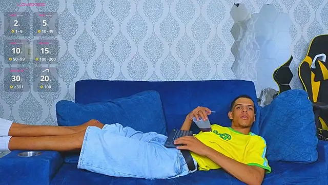 Snapshot of Hotcouple_222 chatting on September 2025 07:21:01 AM Hotcouple 222 online show from September 2025 07:21:01 AM