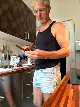 SexyLeon8 online show from September 2025 09:00:02 AM