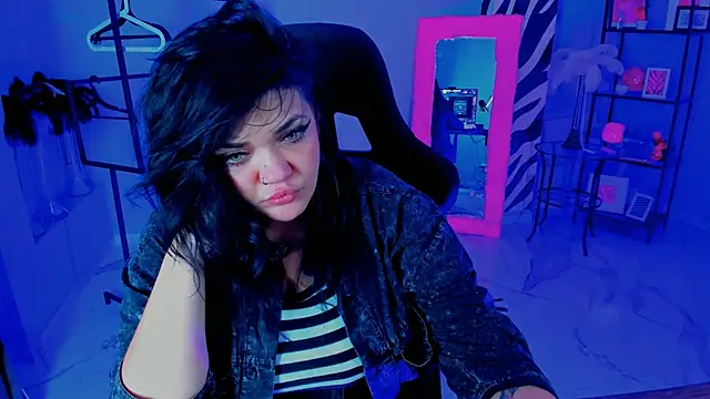 MaryHarrys online show from October 2025 08:20:01 PM