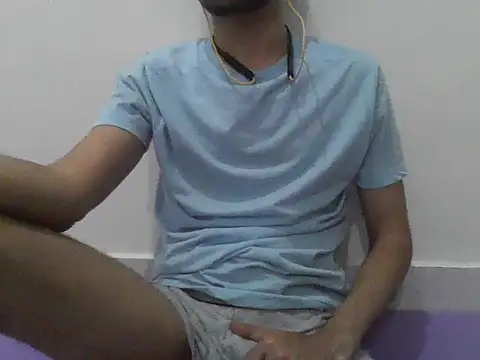 Snapshot of Cuteeeboy23 chatting on April 2026 07:19:01 PM Cuteeeboy23 online show from April 2026 07:19:01 PM