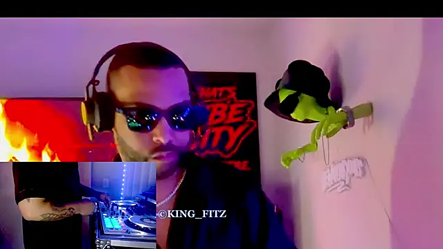 Snapshot of KING_FITZ chatting on April 2026 02:55:01 AM KING FITZ online show from April 2026 02:55:01 AM