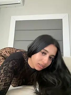 LilMisIndianx online show from November 2025 09:42:02 AM