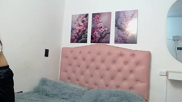 Snapshot of pinky_f00x chatting on December 2025 07:42:02 PM pinky f00x online show from December 2025 07:42:02 PM