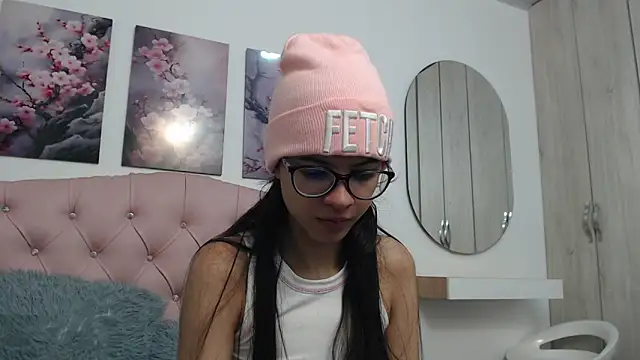 Snapshot of pinky_f00x chatting on December 2025 06:59:01 PM pinky f00x online show from December 2025 06:59:01 PM