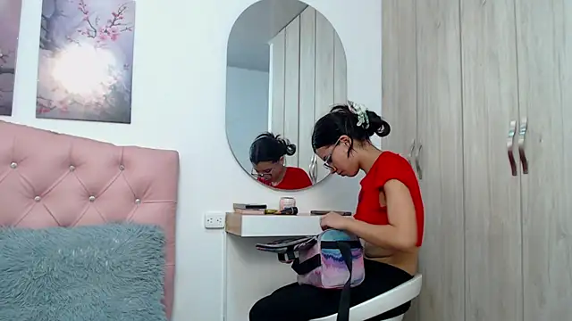 Snapshot of pinky_f00x chatting on December 2025 07:43:01 PM pinky f00x online show from December 2025 07:43:01 PM