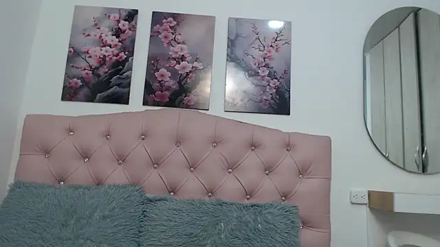 Snapshot of pinky_f00x chatting on December 2025 07:22:01 PM pinky f00x online show from December 2025 07:22:01 PM