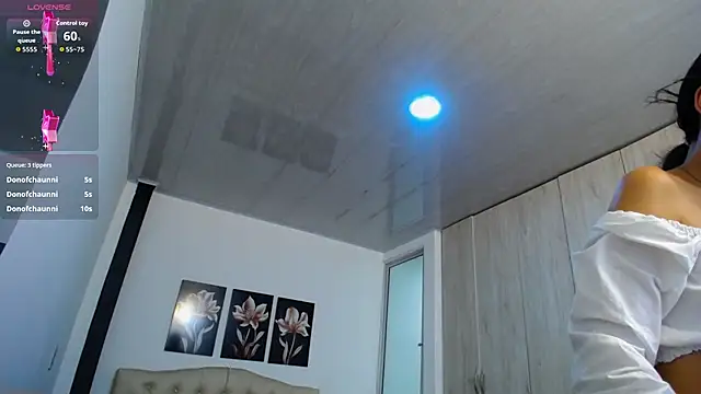 pinky f00x online show from March 2026 07:43:02 PM